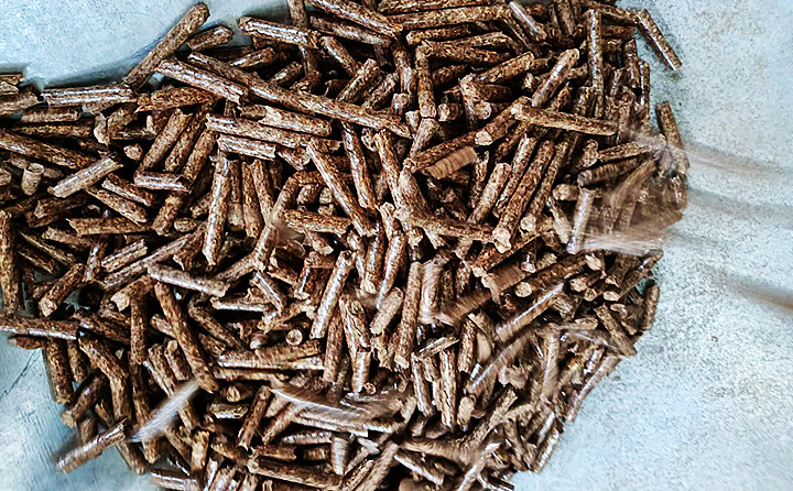 用木屑顆粒機生產(chǎn)線制作成生物質顆粒燃料